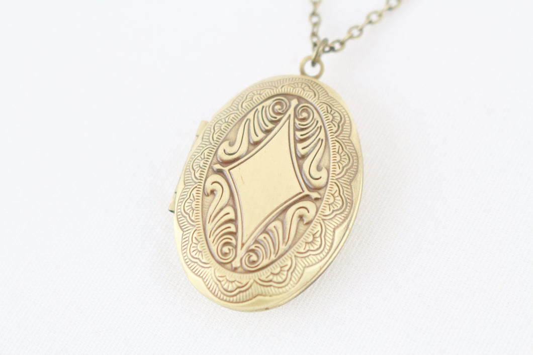 Quality Gold 14K 38mm Large Oval Family Locket Pendant XL780 - Getzow  Jewelers